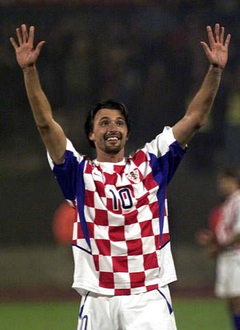 TA：在麦克拉伦执教牙买加时，他曾自掏腰包为工作人员买机票（TA：麦克拉伦执教牙买加期间曾自费为工作人员购机票）