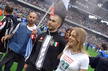 官方：苏格兰裁判沃尔什将执法欧冠第6轮拜仁vs葡体（官方确认：苏格兰裁判沃尔什将吹罚欧冠第6轮拜仁战葡体）