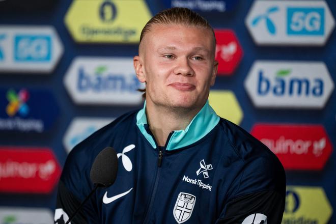 申花3-1津门虎连续两年屈居亚军，李嗣镕首秀即破门，吴曦点射（申花3比1击败津门虎，连续两年屈居亚军；李嗣镕首秀破门，吴曦点球命中）