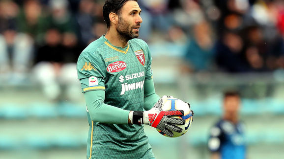 女星爆砍69分！华子：哪天都愿意她在我身上得这么多分（女篮球星狂轰69分！华子打趣：随时欢迎她在我头上拿这么多分）