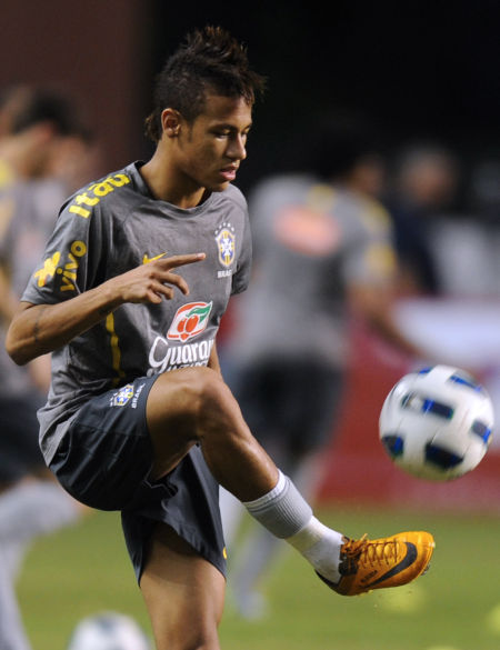 力压萨卡和哈兰德，官方：埃基蒂克当选第16轮英超最佳球员（英超第16轮最佳出炉：埃基蒂克当选，击败萨卡与哈兰德）