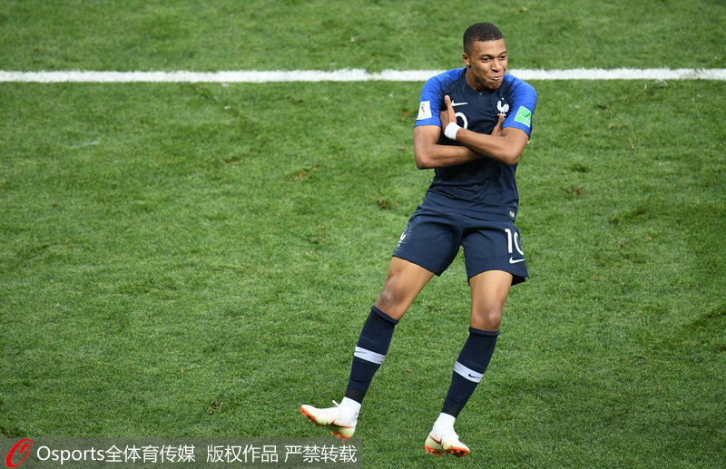 中国女足2-3苏格兰女足，张琳艳、吴澄舒互相传射，豪厄特吊射双响（中国女足2比3负于苏格兰，张琳艳与吴澄舒互相传射，豪厄特挑射梅开二度）