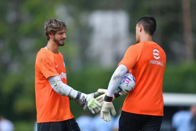 17亿韩元! 中超引进韩国主力后腰：引进费超23年中超标王!（耗资17亿韩元！中超签下韩国主力后腰，转会费超过2023年中超标王）