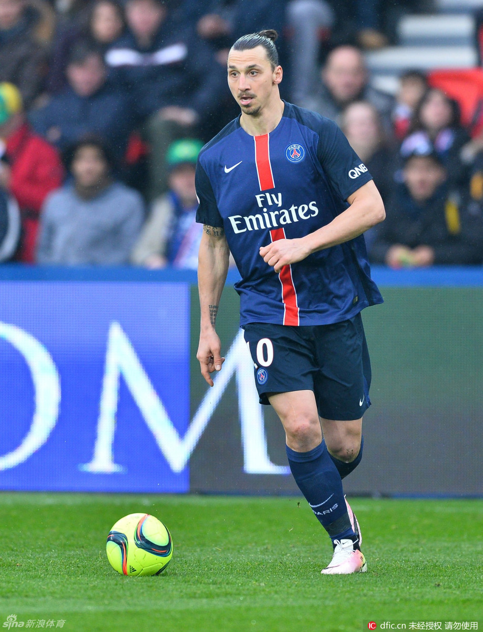 曼联主场1-1战平西汉姆联，近5轮仅1胜，阿莫林临场换人失误导致失利，球队前景堪忧。（曼联主场1-1被西汉姆逼平，近5轮仅胜一场，阿莫林换人失当引发质疑，前景堪忧）