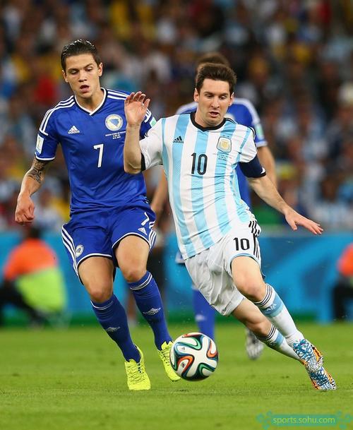 每体：巴尔德吉在瑞典队表现出色，渴望在巴萨获得更多出场（每体：巴尔德吉在瑞典队表现抢眼，盼在巴萨得到更多出场机会）