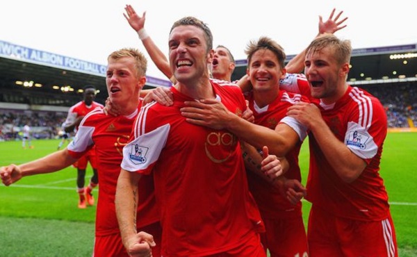 卫报：巴萨将凯恩视为取代莱万的首选目标，很可能激活违约金