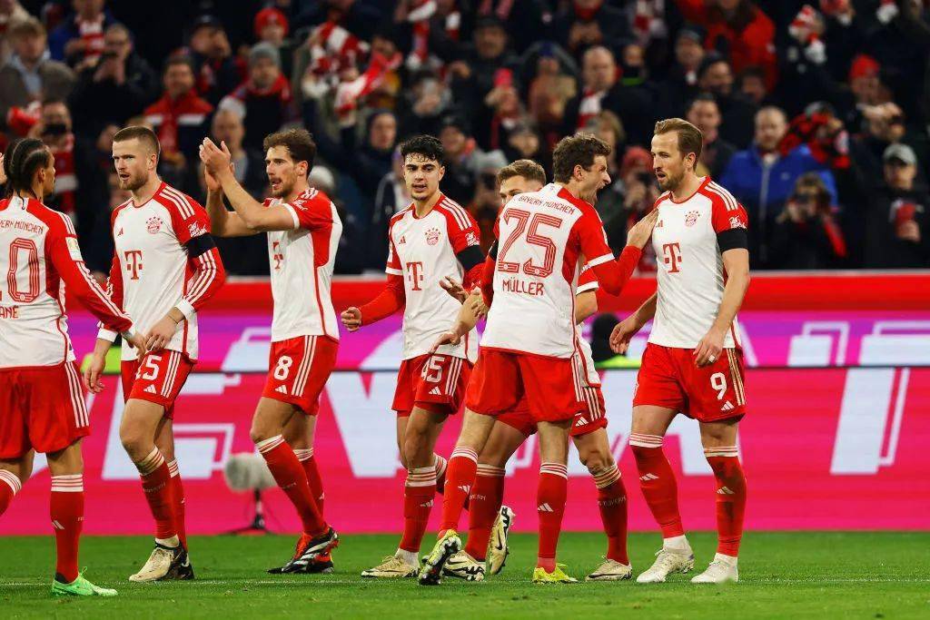 鲁本·阿莫林的曼联体系为何在边翼卫位置频频受阻？危机或将进一步加剧！（阿莫林执教下的曼联为何总在翼卫位受阻？危机或将升级）