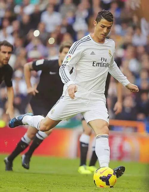 意媒：米兰和切尔西关注雷恩18岁高中锋梅特（意媒：米兰、切尔西盯上雷恩18岁高大型中锋梅特）